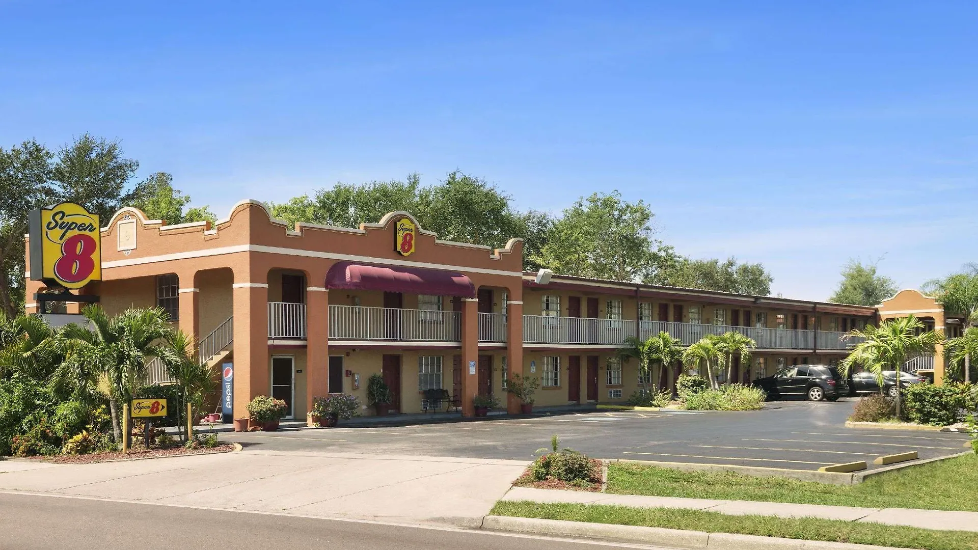 Super 8 By Wyndham Bradenton Sarasota Area Motel