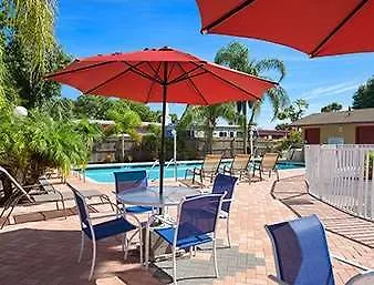 Super 8 By Wyndham Bradenton Sarasota Area Motel