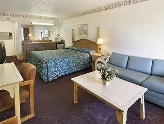 Super 8 By Wyndham Bradenton Sarasota Area Motel